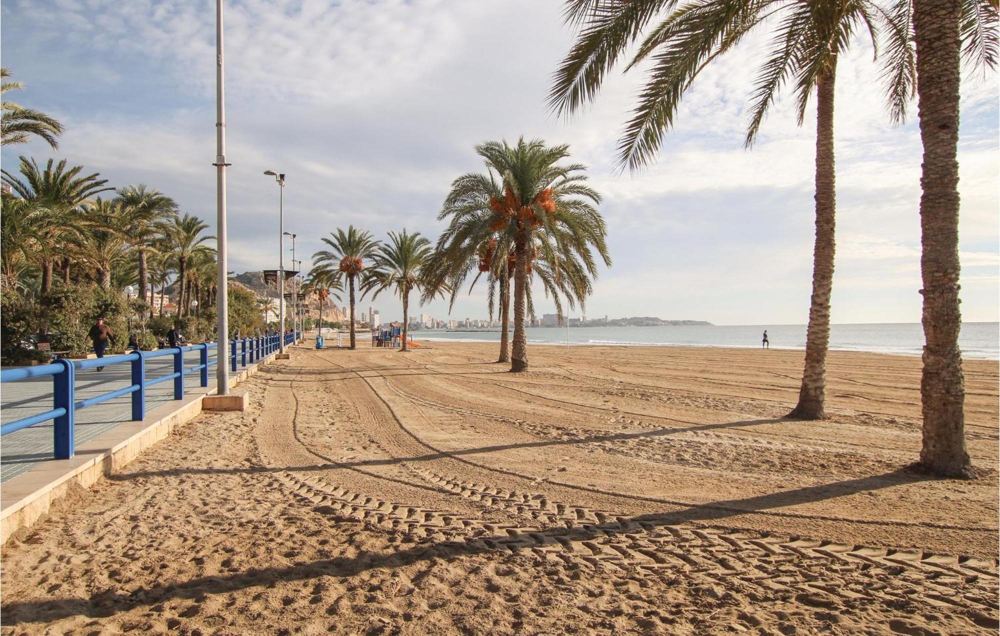 3 Bedroom Gorgeous Apartment In Alicante Exterior photo