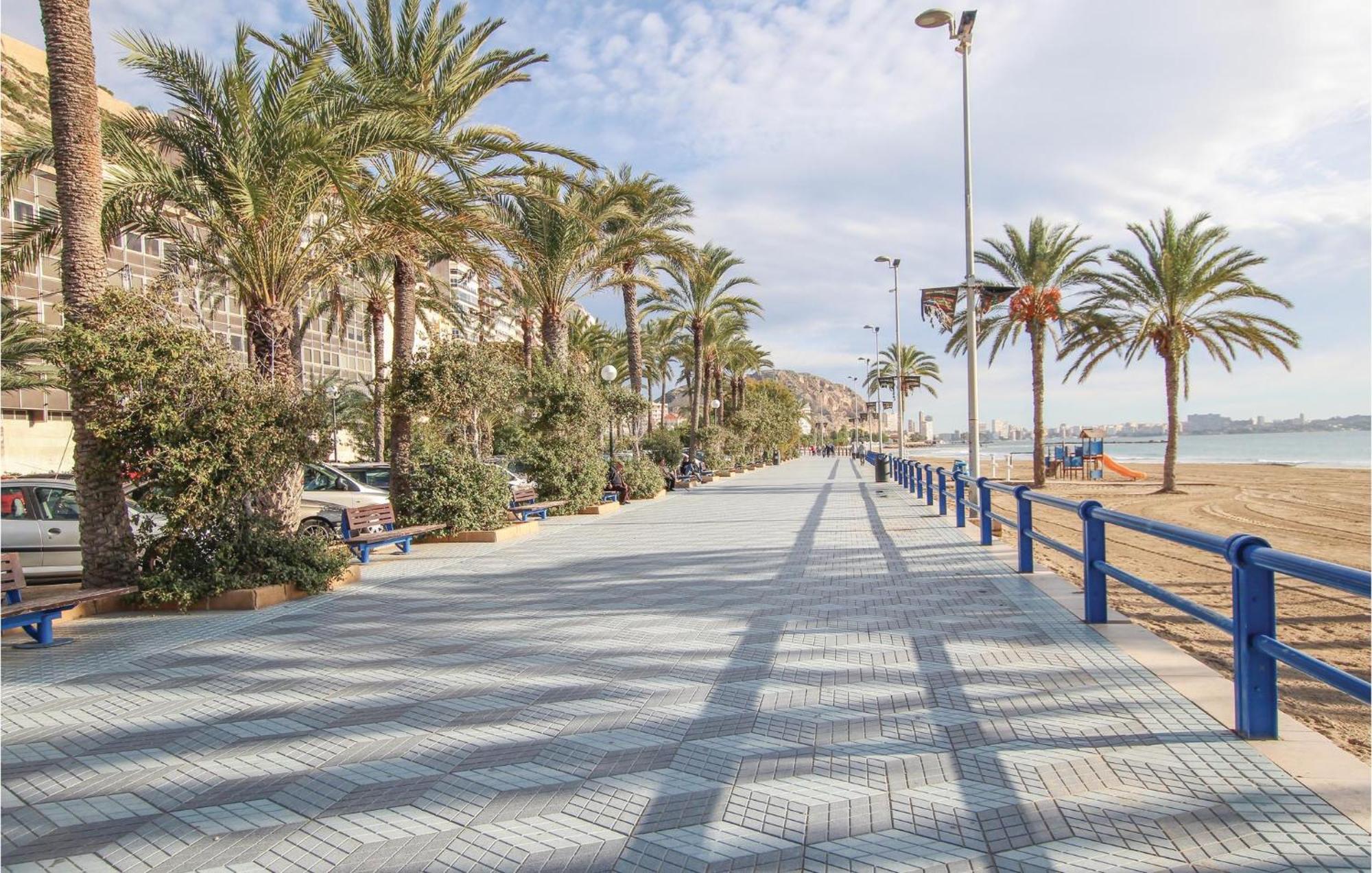 3 Bedroom Gorgeous Apartment In Alicante Exterior photo